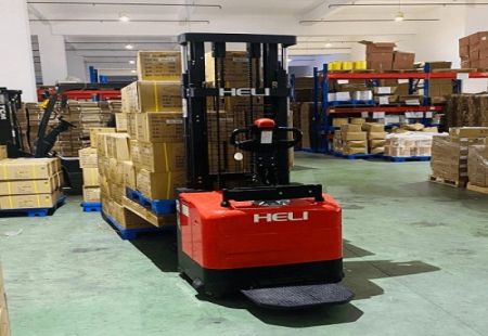 Giá Bán Xe Nâng Điện 2025
