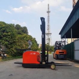 Xe Nâng Hàng Đứng Lái Chạy Điện