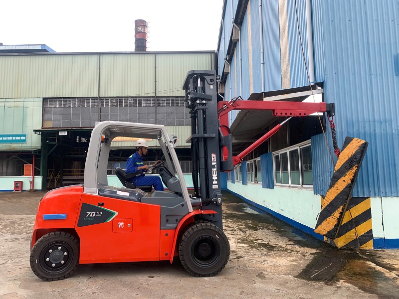 hình ảnh xe nâng điện 7 tấn