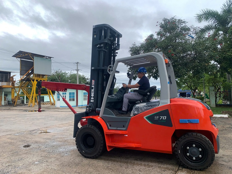 xe nâng điện Heli 7 tấn CPD70