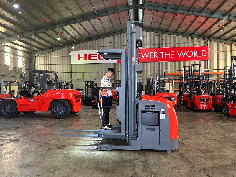 hình ảnh xe nâng nhặt hàng picker 1.5 tấn