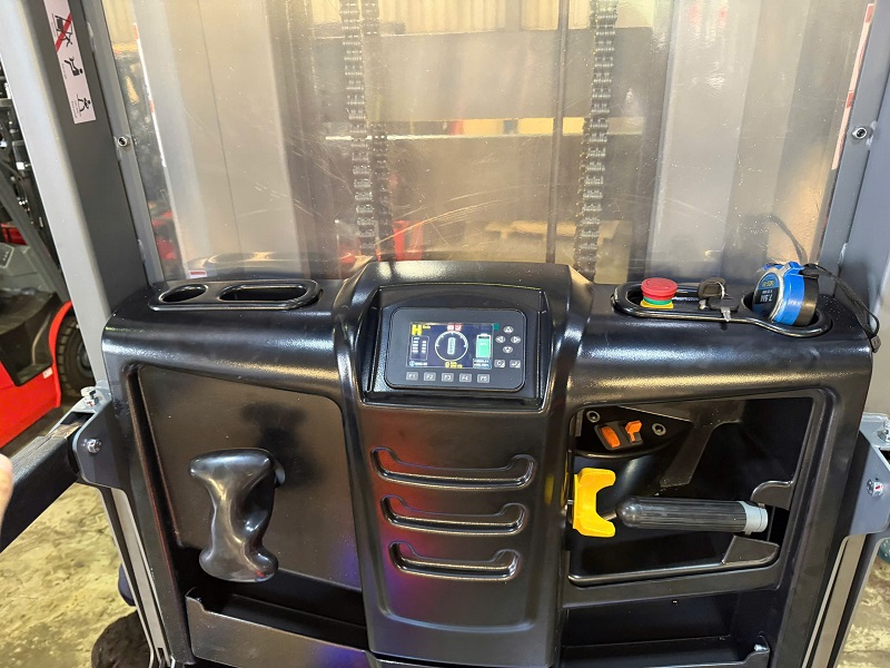 tay lái xe nâng order picker